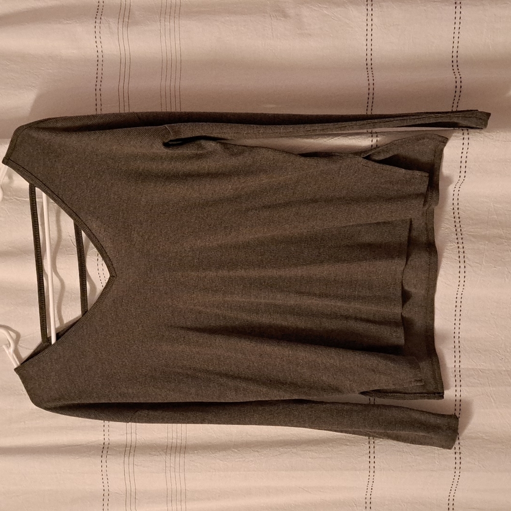 So x-small low back cut out back long sleeve green top